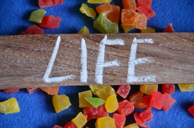 Aşk ve şeker küpleri.