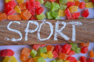 Soyut bir arkaplanda şeker kelimesi