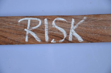 bir arka plan üzerinde kelime risk