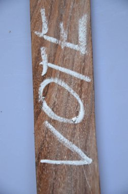 Tahtadaki kelime aşkı.