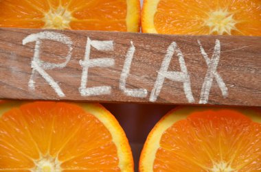 Kelime rahatlığı turuncu üzerine yazılmış