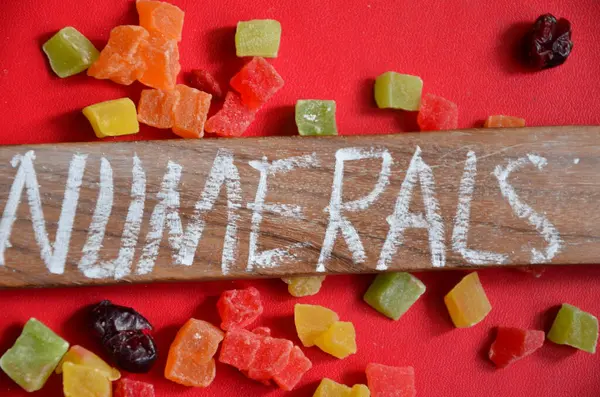 Tahta arka planda şeker kelimesi