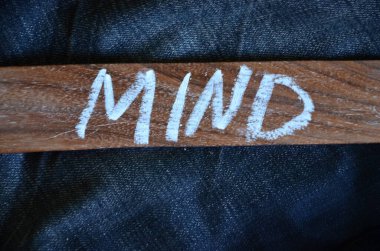 bir ahşap tahta üzerinde kelime aşk