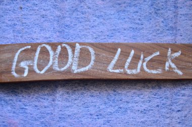 Ahşap arka plan ve iyi şans.