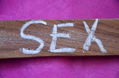 Tahta masada aşk kelimesi