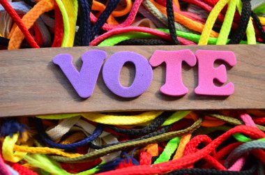 Renkli harflerle yazılmış kelime seçimi