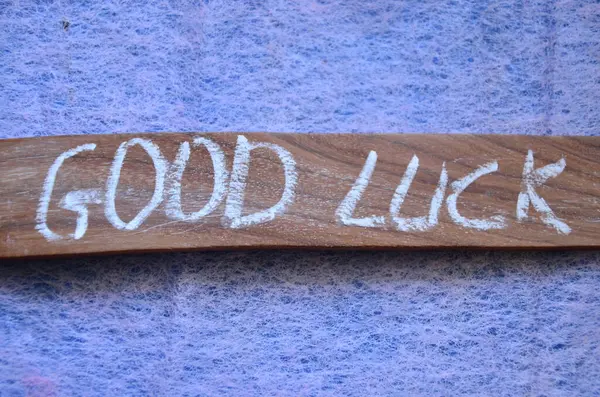 Ahşap arka plan ve iyi şans.