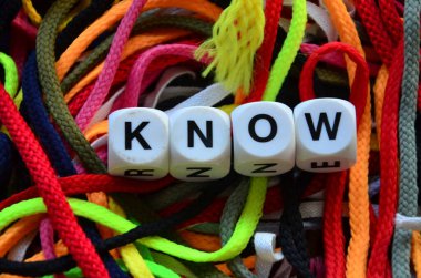 Senin kelimelerin çok renkli.