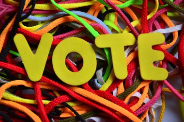 renkli bir arka plan üzerinde kelime oy