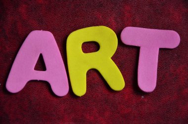 renkli bir arka plan üzerinde kelime aşk