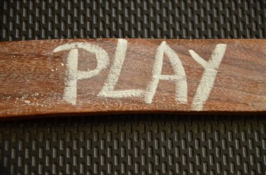 Tahta arkaplanda kelime oyunu