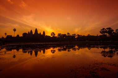 Angkor Wat, Kamboçya Angkor Thom, Siem Reap Unesco Dünya Mirası listesinde 1992'de hemen her yerine yazılmıştır.