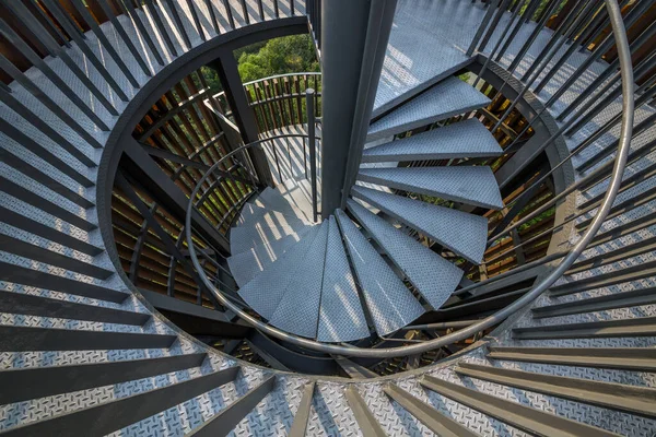 Спиральная Лестница Видом Парк — стоковое фото