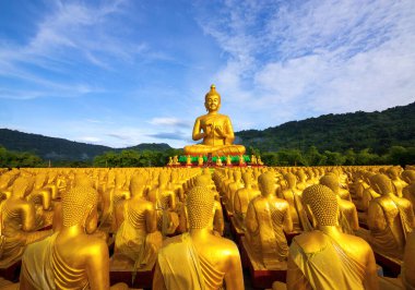 Altın buddha heykeli Tay Tapınak.