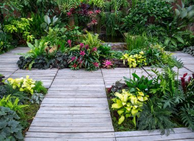 Parkta dikey peyzaj.