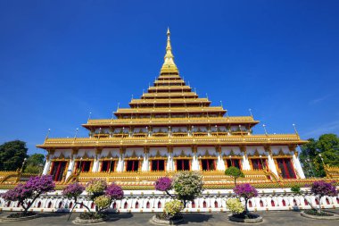 Tayland 'daki Nong Waeng tapınağında Chedi şeklinde bir bina..