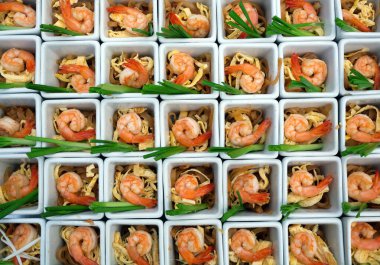 Karides desenli Tayland eriştesi..