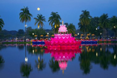 Sukhothai Tarih Parkı Tayland 'da Loy Krathong Festivali.