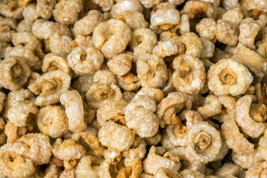 Domuz eti mi, domuz eti mi? Yağda kızartılmış deri mi? .