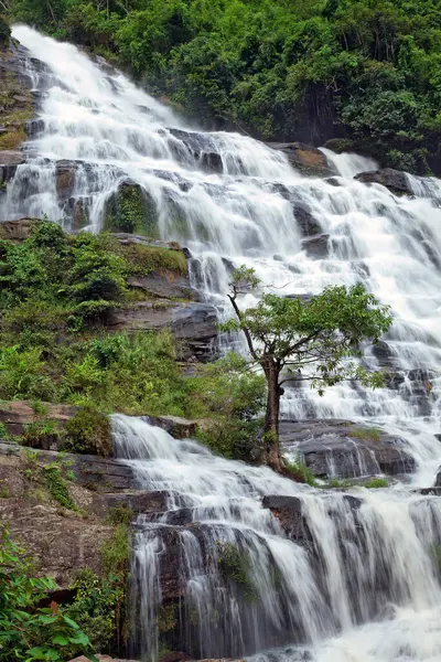 Mae Ya Şelalesi, Doi Inthanon Ulusal Parkı, Tayland.