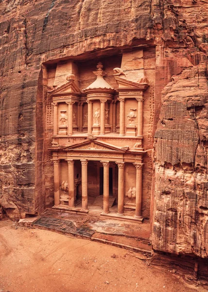 位于Petra失城的Al Khazneh前 刻在石墙上的宝殿 主要景点 — 图库照片