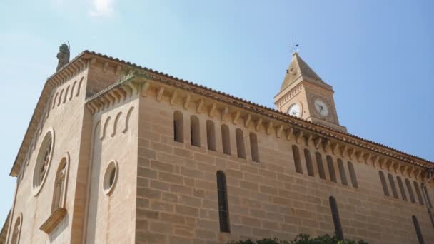 Porto Cristo España Septiembre 2019 Mirando Hacia Torre Iglesia Católica — Vídeo de stock