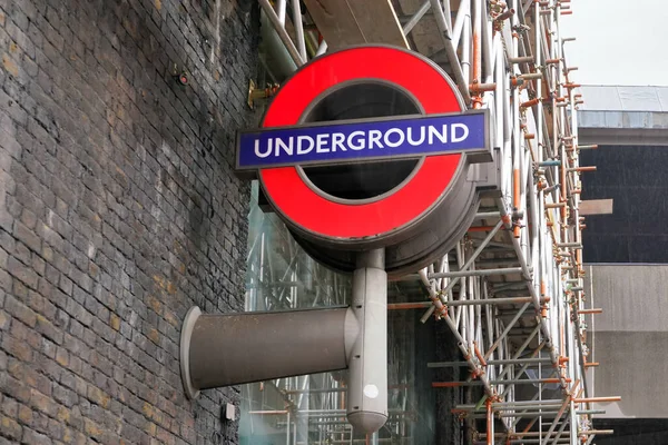 London Storbritannien Februari 2019 Typisk Röd Och Blå Underjordisk Skylt — Stockfoto