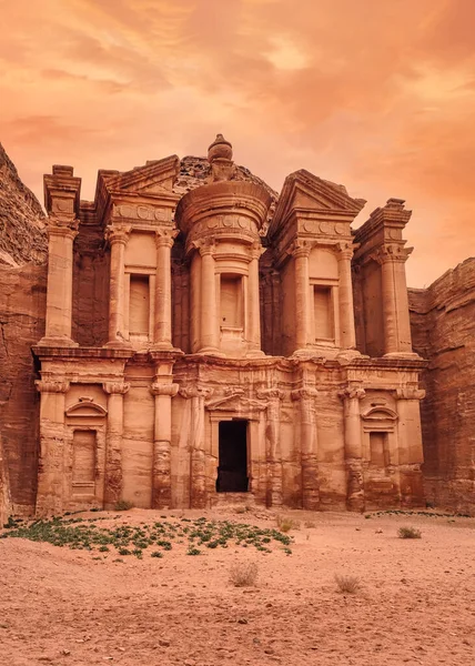 Deir Klooster Ruïnes Uitgehouwen Rotsachtige Muur Bij Petra Jordan — Stockfoto