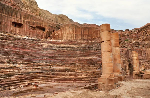 Ερείπια Του Αμφιθεάτρου Nabataean Ανοιχτό Θέατρο Στην Πέτρα Της Ιορδανίας — Φωτογραφία Αρχείου
