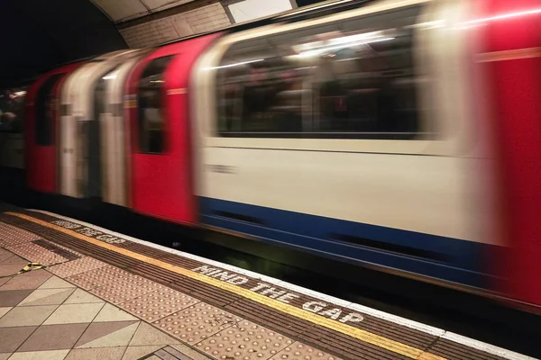 Londres Reino Unido Fevereiro 2019 Mind Gap Texto Chão Estação — Fotografia de Stock