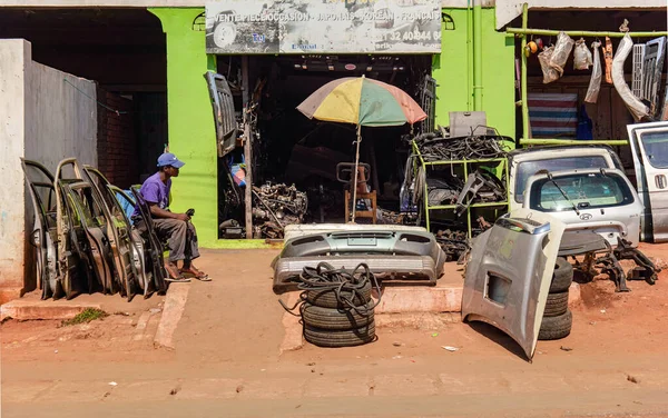 Антанананариву Мадагаскар Мая 2019 Года Старые Детали Автомобилей Выставленные Перед — стоковое фото