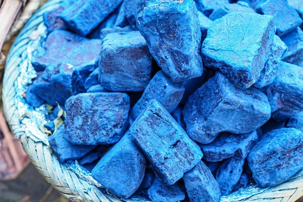 Modré Indigo Barevné Kameny Zobrazeny Tradičním Souk Pouliční Trh Marrákeši — Stock fotografie