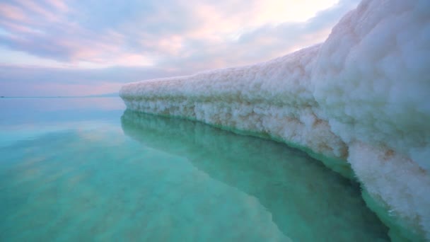 Sabbia Completamente Ricoperta Sale Cristallino Sembra Ghiaccio Neve Sulla Riva — Video Stock