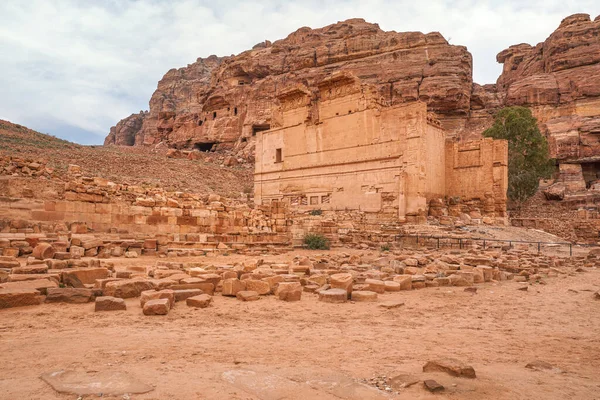Restes Temple Qasr Bint Petra Jordanie Fond Montagnes Rocheuses — Photo