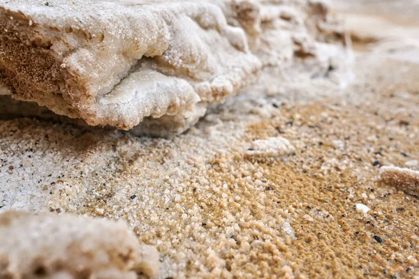 Písek Kameny Pokryté Krystalickou Solnou Krustou Břehu Mrtvého Moře Detailní — Stock fotografie