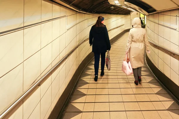 Londra Regno Unito Febbraio 2019 Passeggeri Anonimi Che Camminano Lungo — Foto Stock