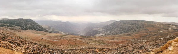 Brett Panorama Över Dana Biosfärområde Jordanien Grått Mulet Moln Ovanför — Stockfoto