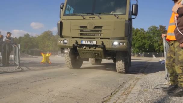 Brno Tchecoslováquia Outubro 2021 Caminhões Blindados Tácticos Força 6X6 Saindo — Vídeo de Stock