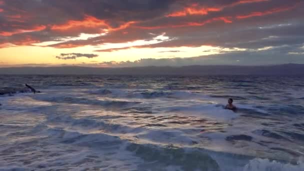 Dramático Pôr Sol Nuvens Sobre Ondas Lado Jordaniano Mar Morto — Vídeo de Stock
