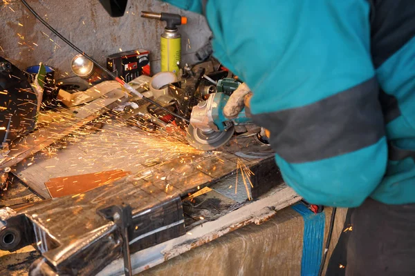 Man Working Rotary Angle Grinder Workshop Closeup Detail Orange Sparks — Foto Stock