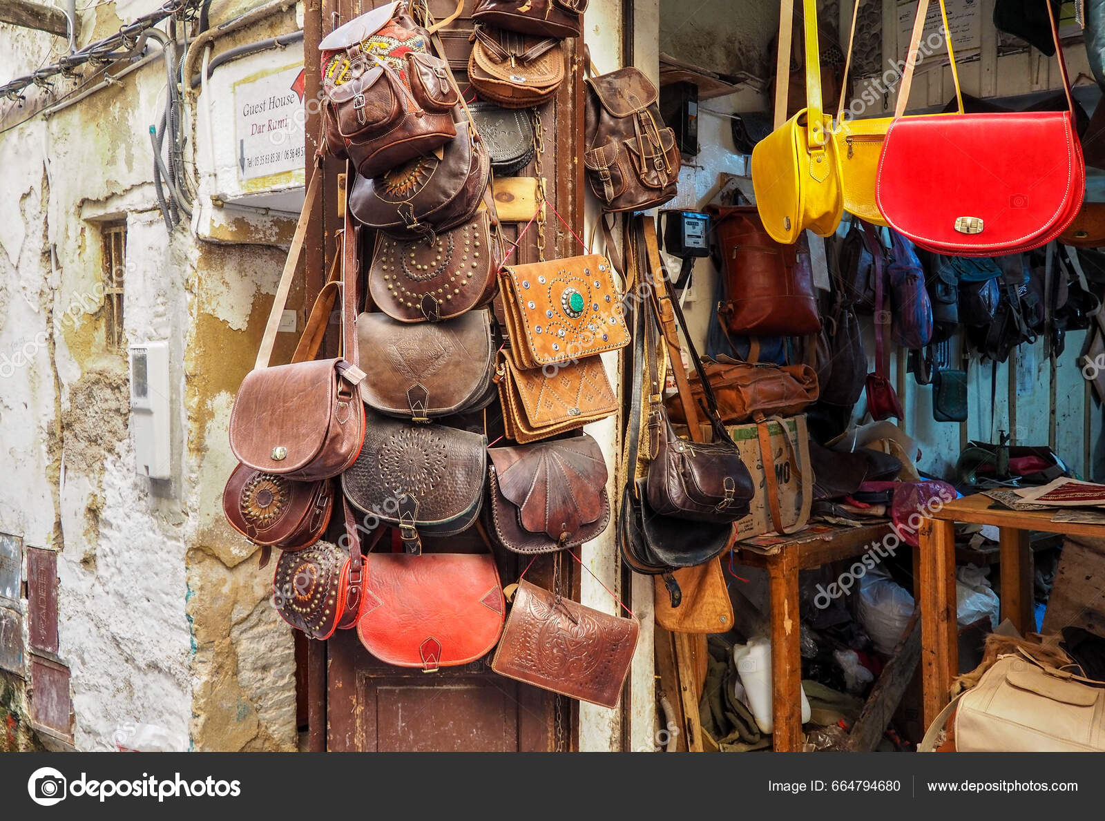 Fez Marruecos Enero 2020 Bolsos Bolsos Cuero Coloridos Hechos Mano Foto editorial de stock 664794680 lubo.ivanko
