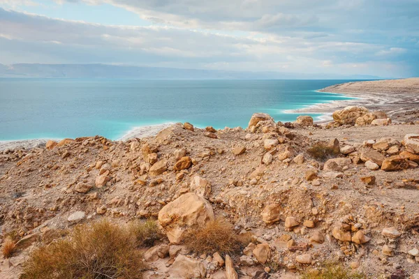 요르단쪽의 모래와 바위가 아름다운 비치는 — 스톡 사진