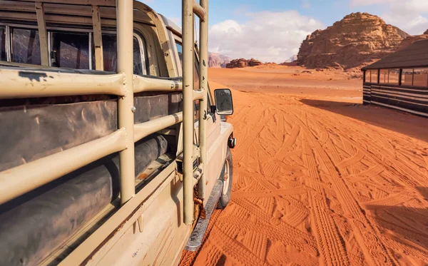 Camioneta Todo Terreno Para Transporte Turistas Wadi Rum Detalle Primer —  Fotos de Stock