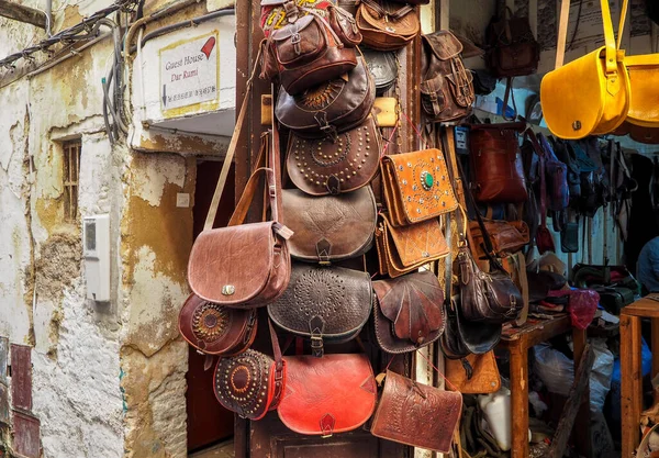 Fez Marokko Januar 2020 Handgefertigte Bunte Ledertaschen Und Handtaschen Hängen — Stockfoto