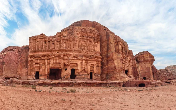 Palats Grav Fasad Ristade Bergvägg Öknen Antika Staden Petra — Stockfoto