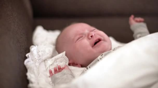 Mały Chłopiec Płacze Detalami Twarzą Twarz — Wideo stockowe