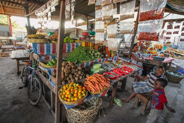 Toliara Madagascar Mayo 2019 Frutas Verduras Especias Exhibición Típico Mercado — Foto de Stock