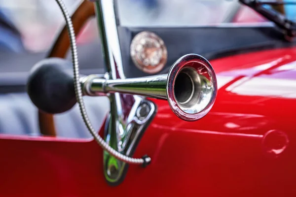 Shiny Steel Horn Red Vintage Car Closeup Detail Only Metal — ストック写真