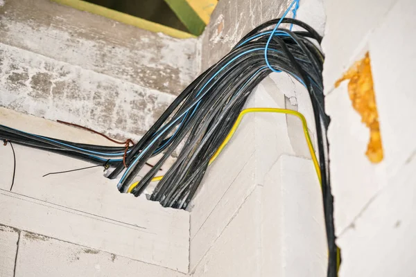 Instalação Cabos Energia Elétrica Parede Canteiro Obras Casa Nova — Fotografia de Stock