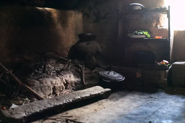 Basit Yemek Pişirme Yeri Olan Tipik Madagaskar Evinin Içi Her — Stok fotoğraf